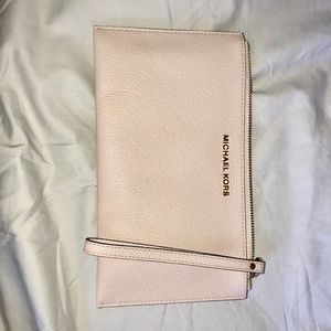 Michael Kors Soft Pink Jet Set Wristlet